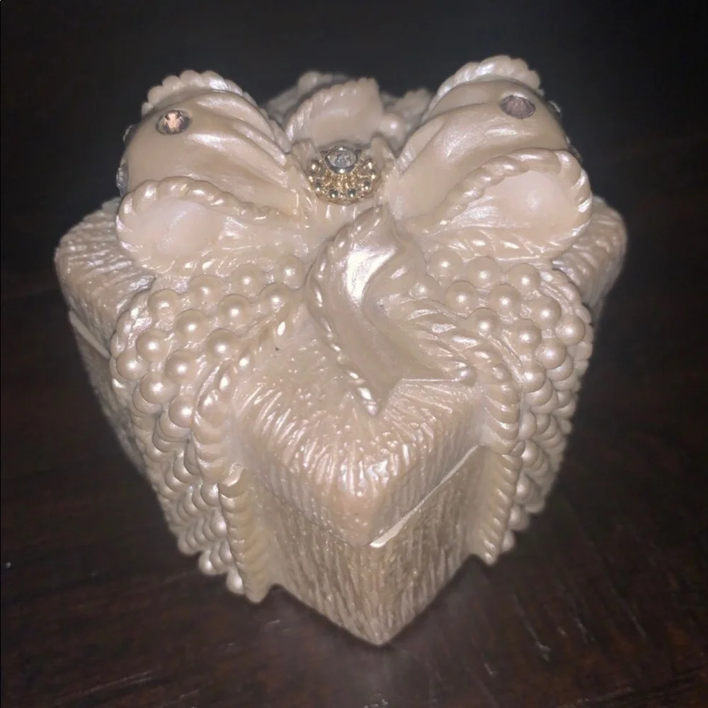 💎  Rhinestone Pearlized Trinket Box